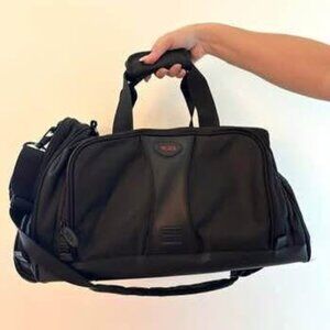 TUMI Boston Ballistic Nylon Duffle Bag Carry On Black 525C Great Condition